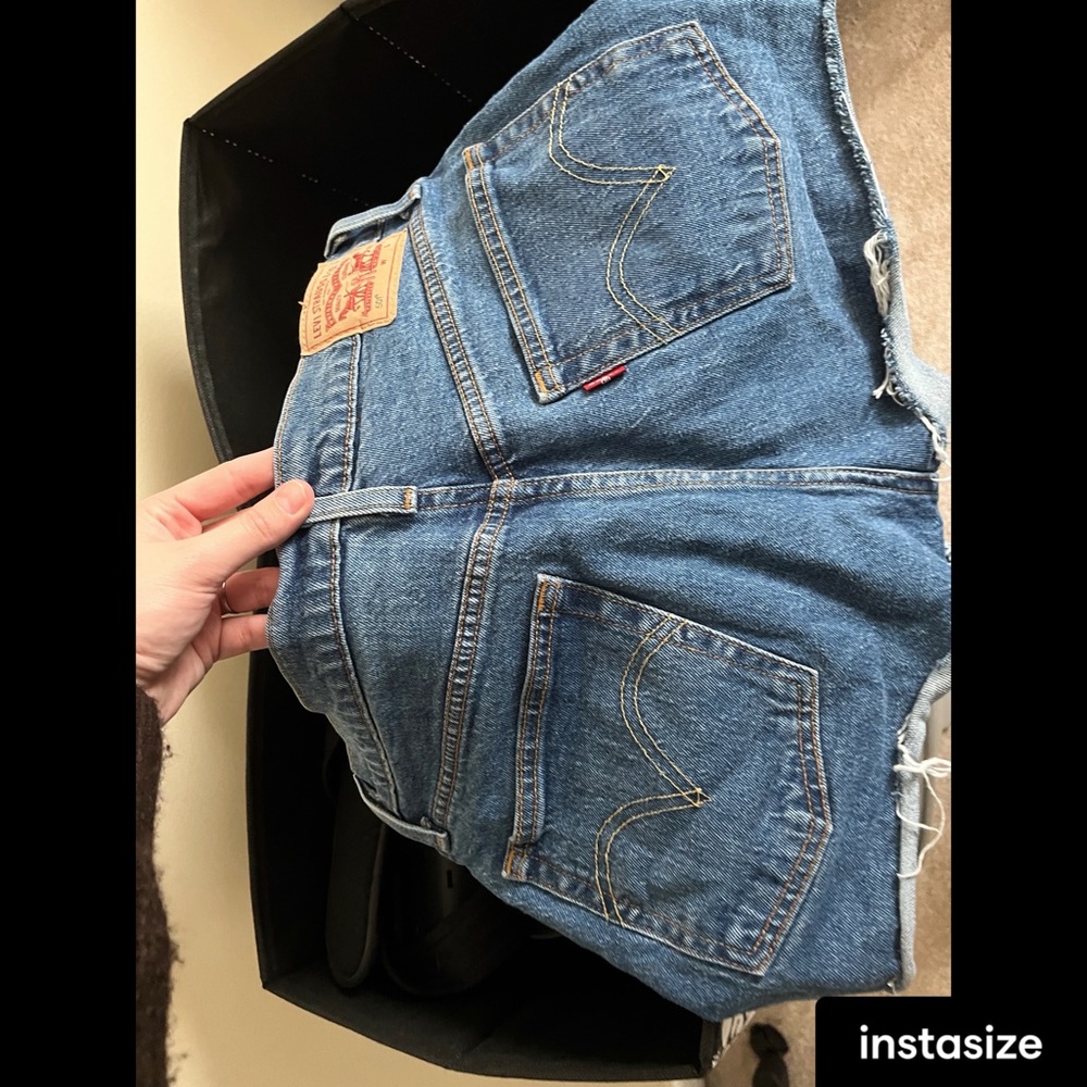 Levi cut off shorts